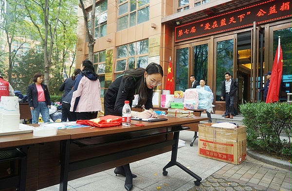 1發(fā)揮黨員先鋒模范作用 ZOBO卓邦第七屆“愛在藍(lán)天下”公益捐贈