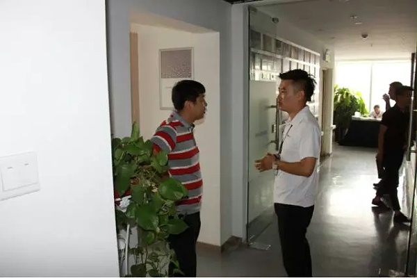 培訓(xùn)伙伴對卓邦新品比較滿意，與講師進一步探討