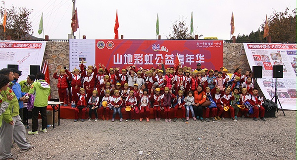以愛之名，貼地疾行