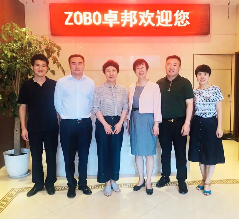 區(qū)委統(tǒng)戰(zhàn)部和九三學(xué)社區(qū)工委、民營經(jīng)濟(jì)代表人士蒞臨卓邦開展談心活動(dòng)