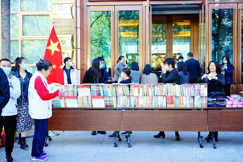 “愛在藍(lán)天下”公益捐贈活動——卓邦黨支部在行動