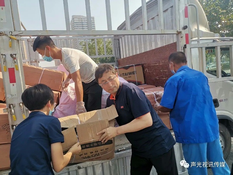 ZOBO董事長張新峰作為聲光視訊行業(yè)聯(lián)盟代表赴豫芒溫暖災區(qū)，傳遞愛心